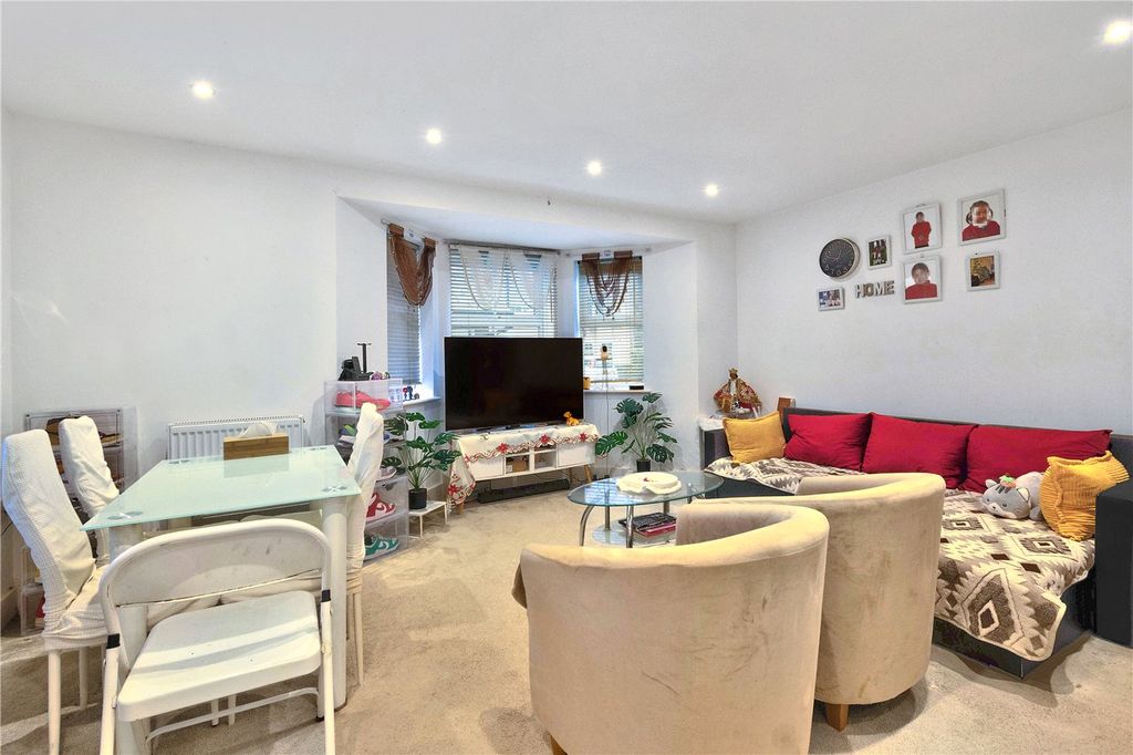 Property photo 2 of 8 Reception