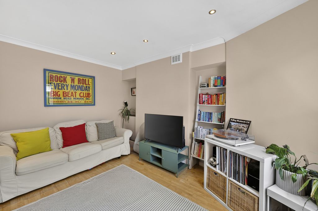 Property photo 3 of 11