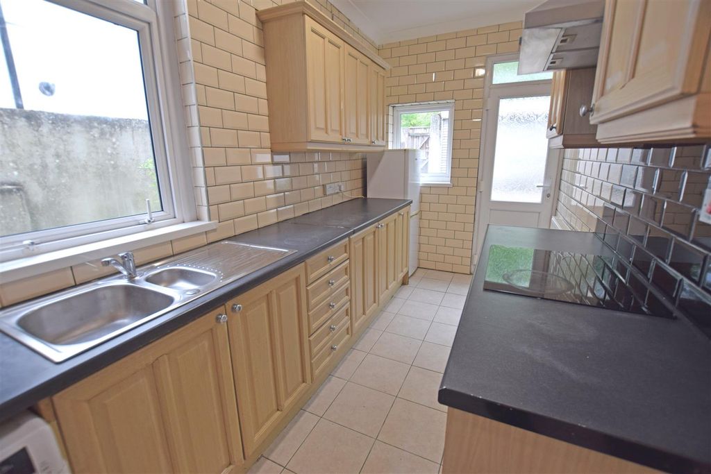 Property photo 3 of 9 Kitchen.Jpg