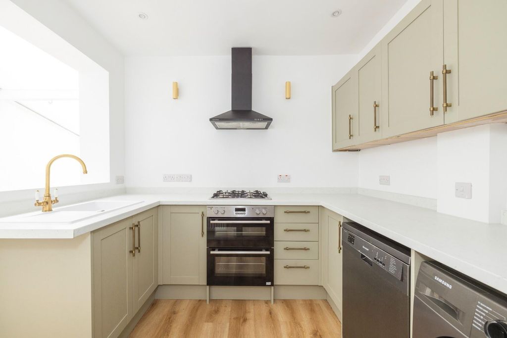 Property photo 3 of 32 Char0095.Jpg