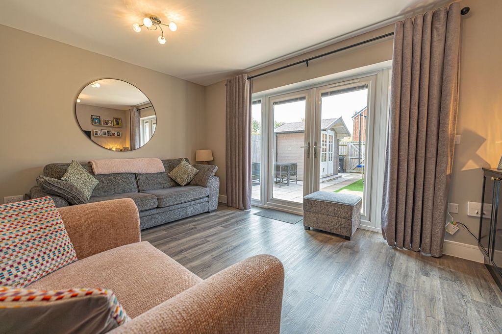 Property photo 2 of 25