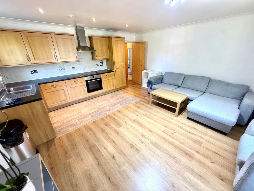 Property photo 3 of 11