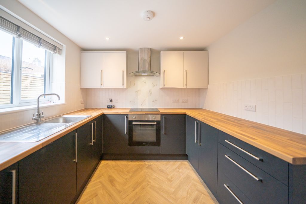 Property photo 3 of 14 Dsc09463-Hdr