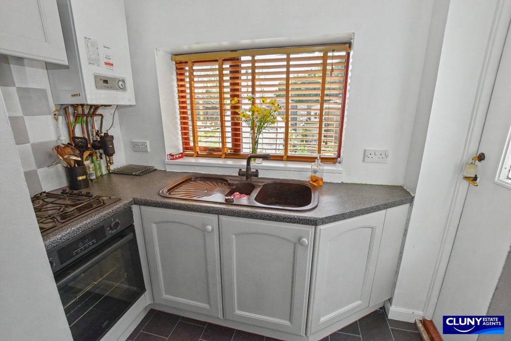 Property photo 3 of 11