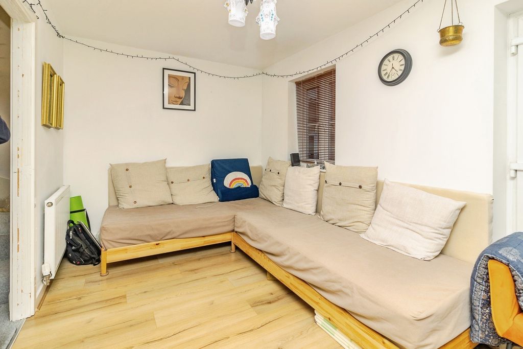 Property photo 2 of 17 Photo