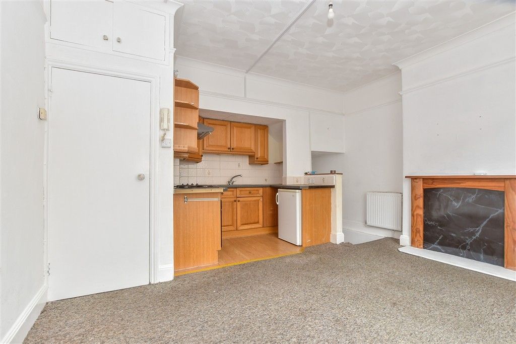 Property photo 3 of 11 Lounge/Kitchen
