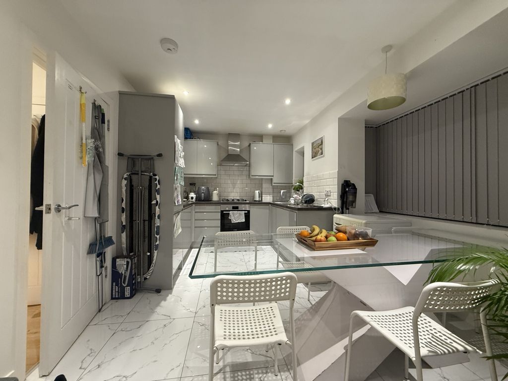 Property photo 2 of 9 Tempimage2Vjyvb