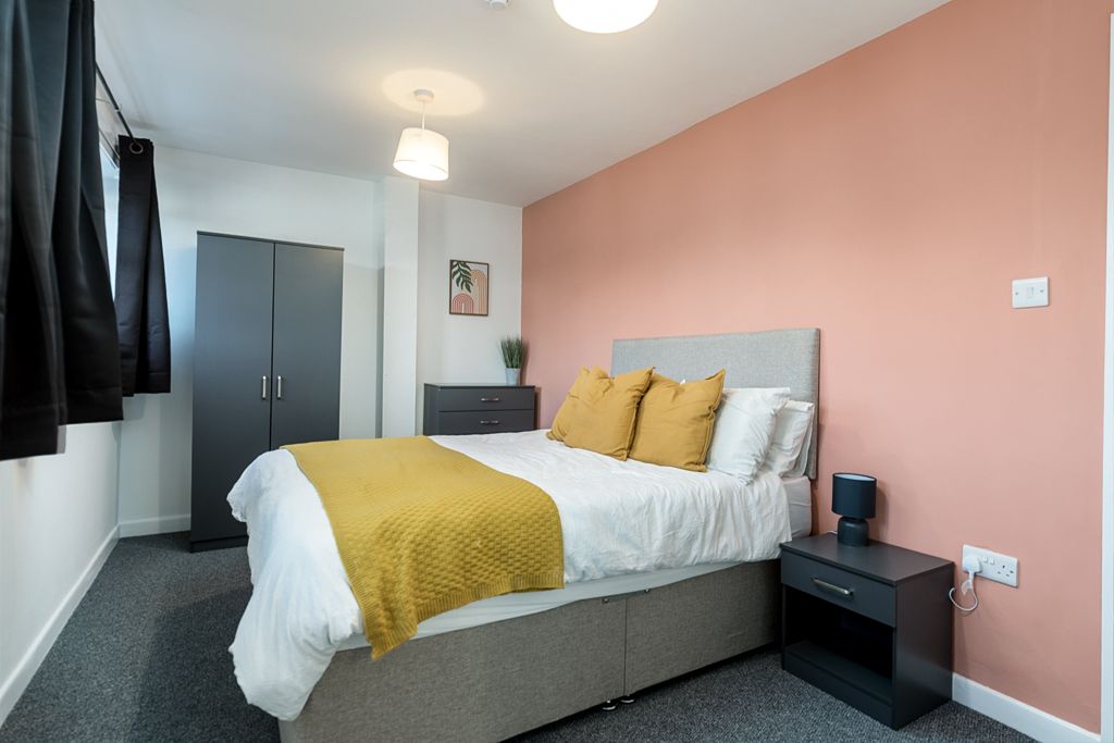 Property photo 1 of 11 Room 5