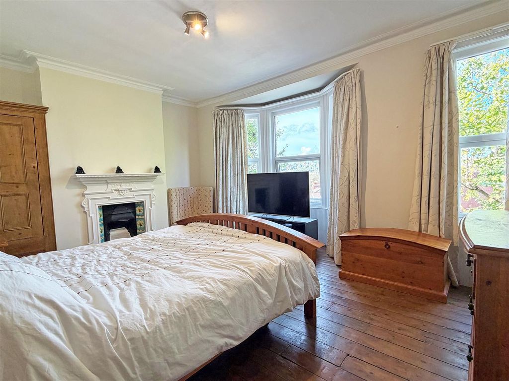 Property photo 3 of 12 10Brbed1A.Jpg