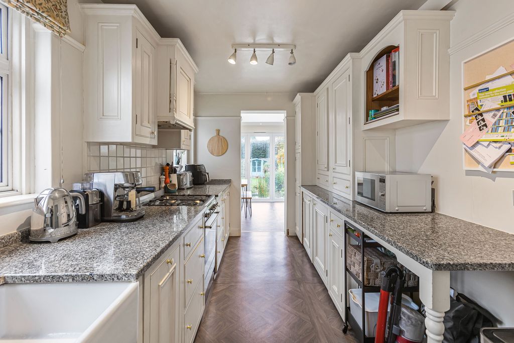 Property photo 3 of 12 Kitchen