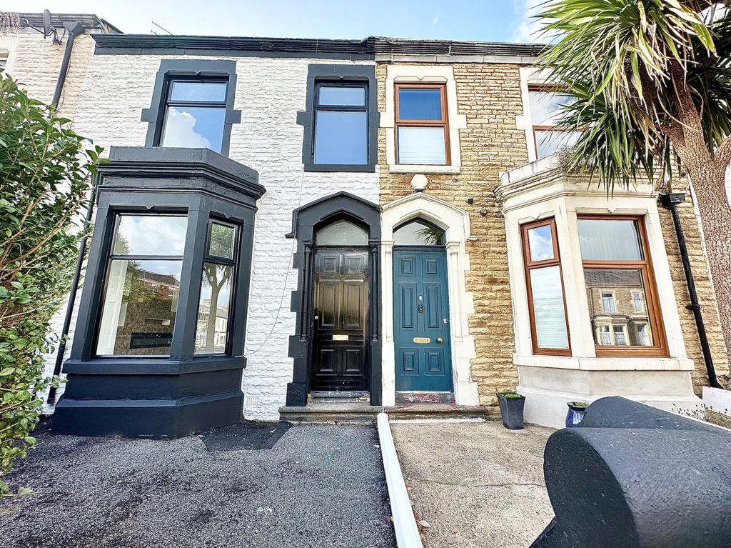 Property photo 1 of 25