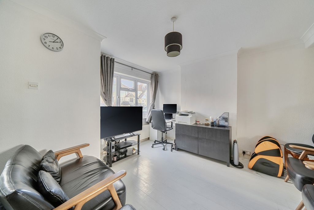 Property photo 3 of 15 1401986-12-696F91...