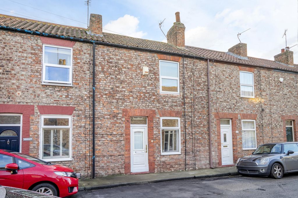 Property photo 1 of 15 Front (Exterior)