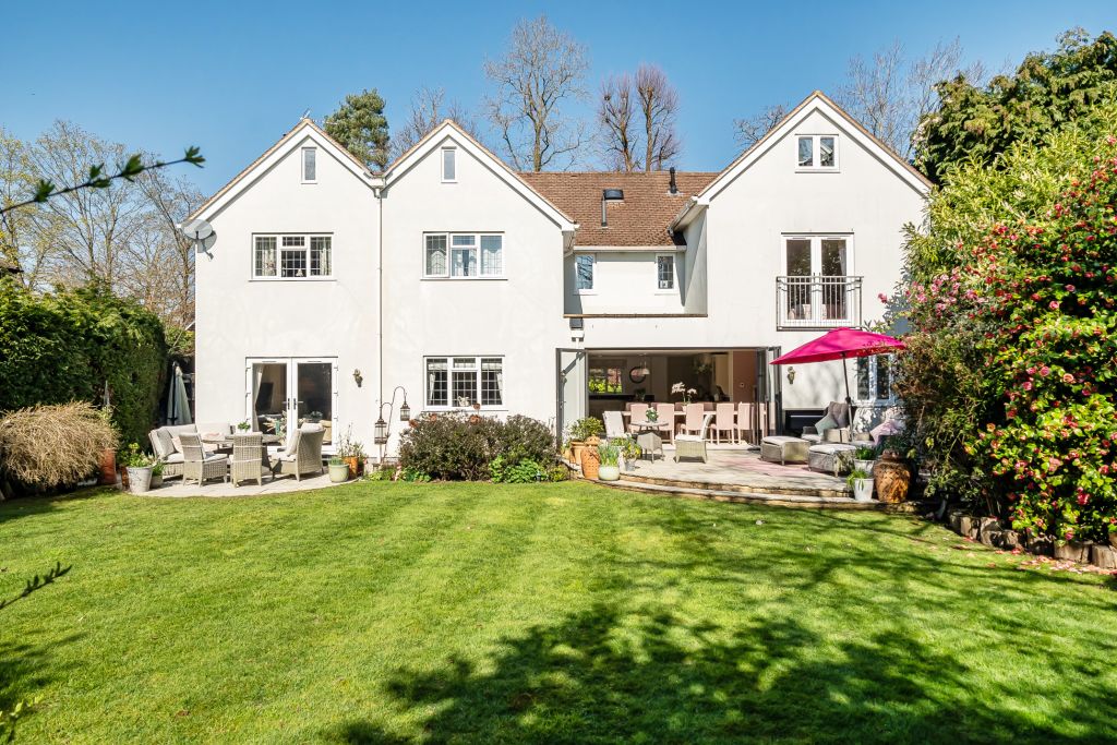 Property photo 2 of 27