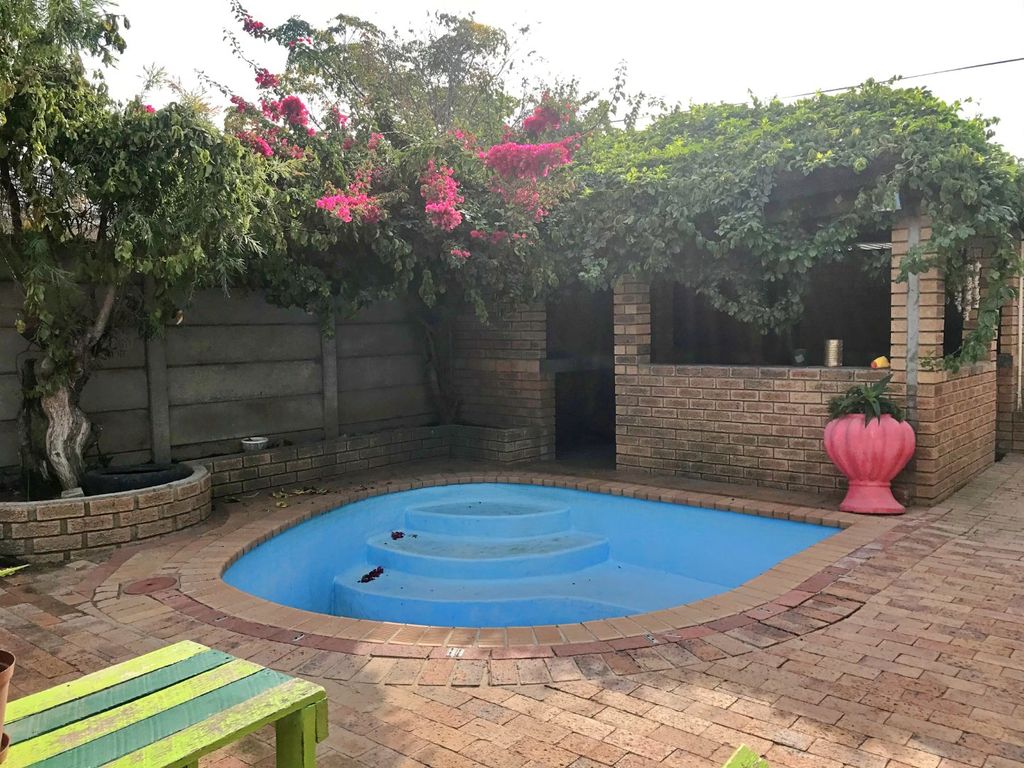 Property photo 3 of 19