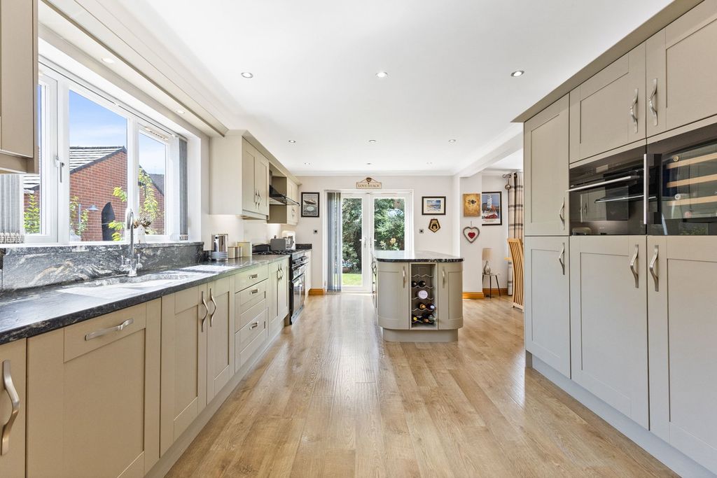 Property photo 2 of 33
