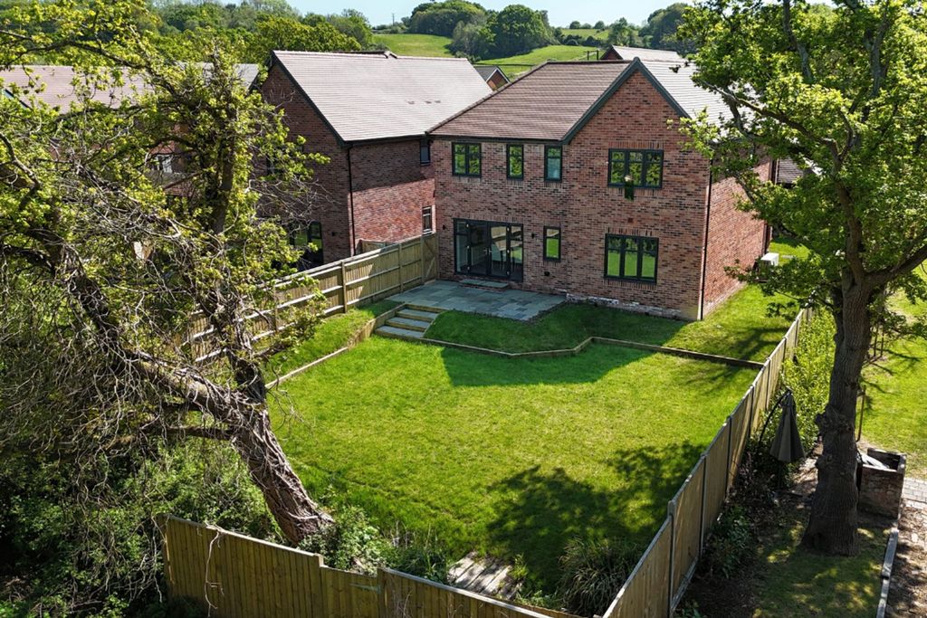 Property photo 2 of 20