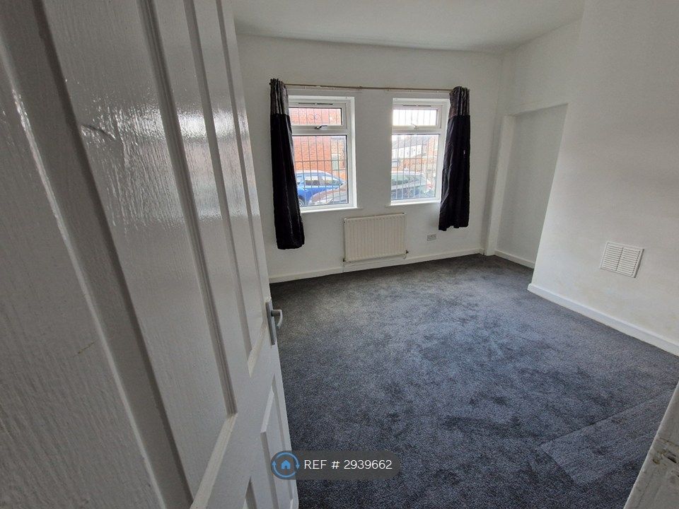 Property photo 3 of 11 Master