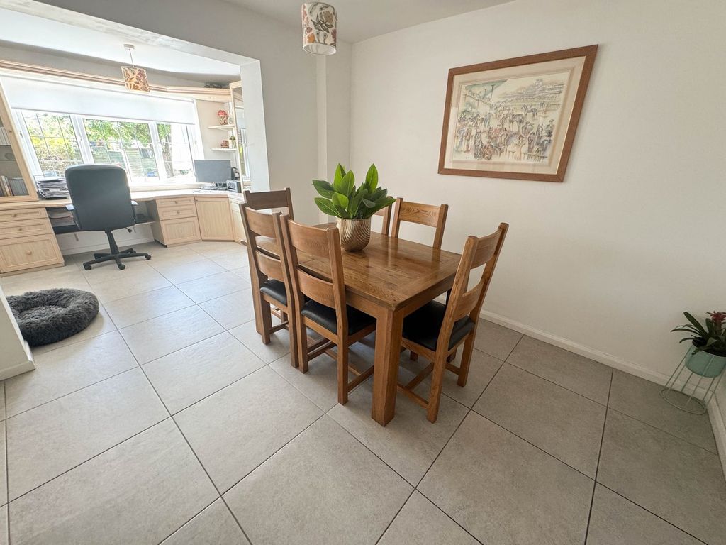 Property photo 3 of 28