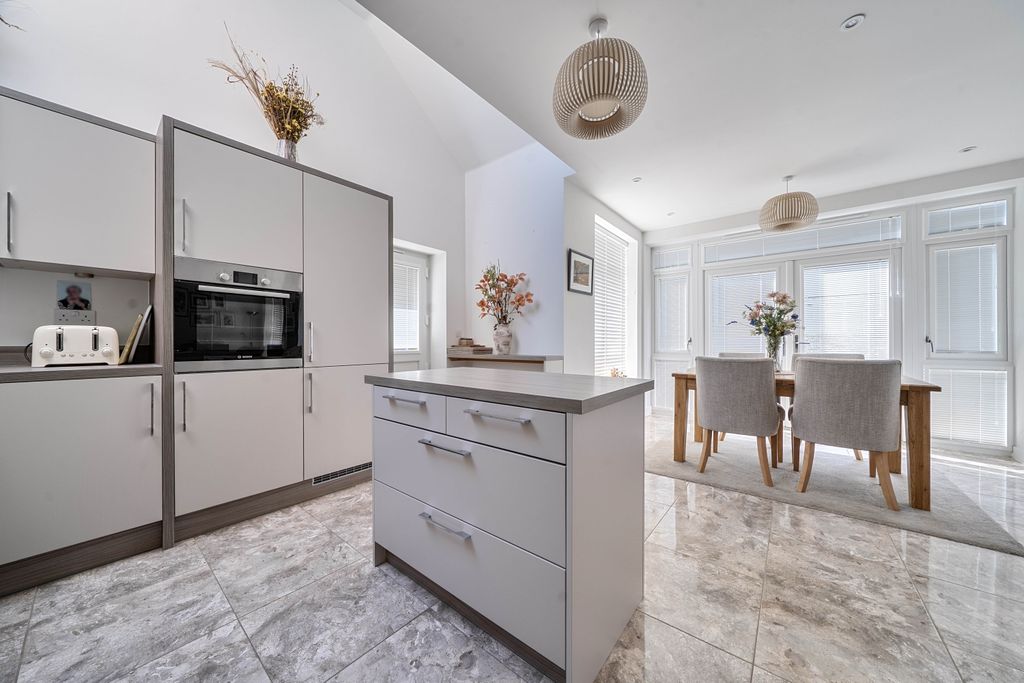 Property photo 3 of 20 Kitchen Diner