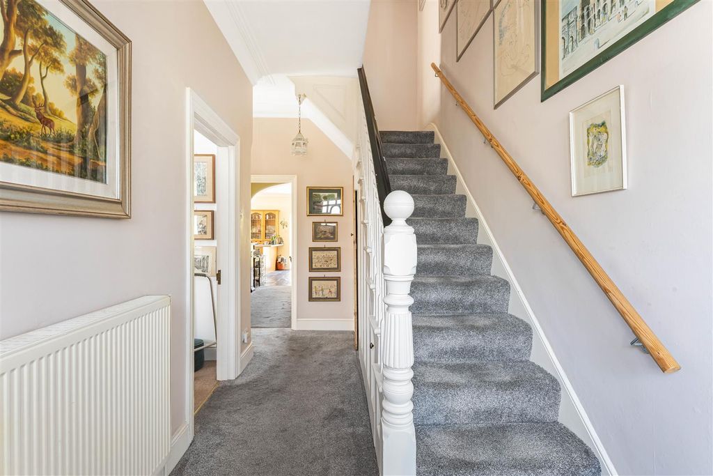 Property photo 2 of 21