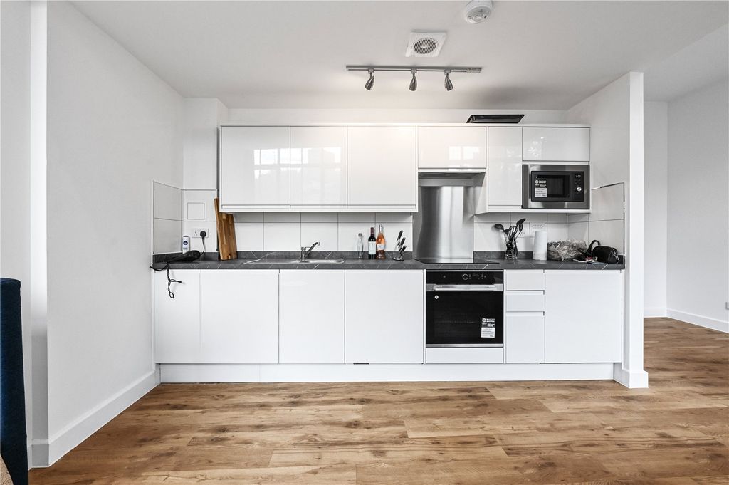 Property photo 2 of 10 Kitchen