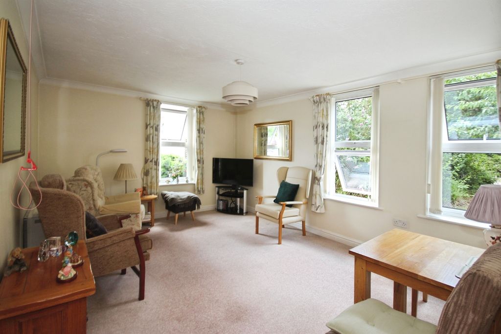 Property photo 2 of 9