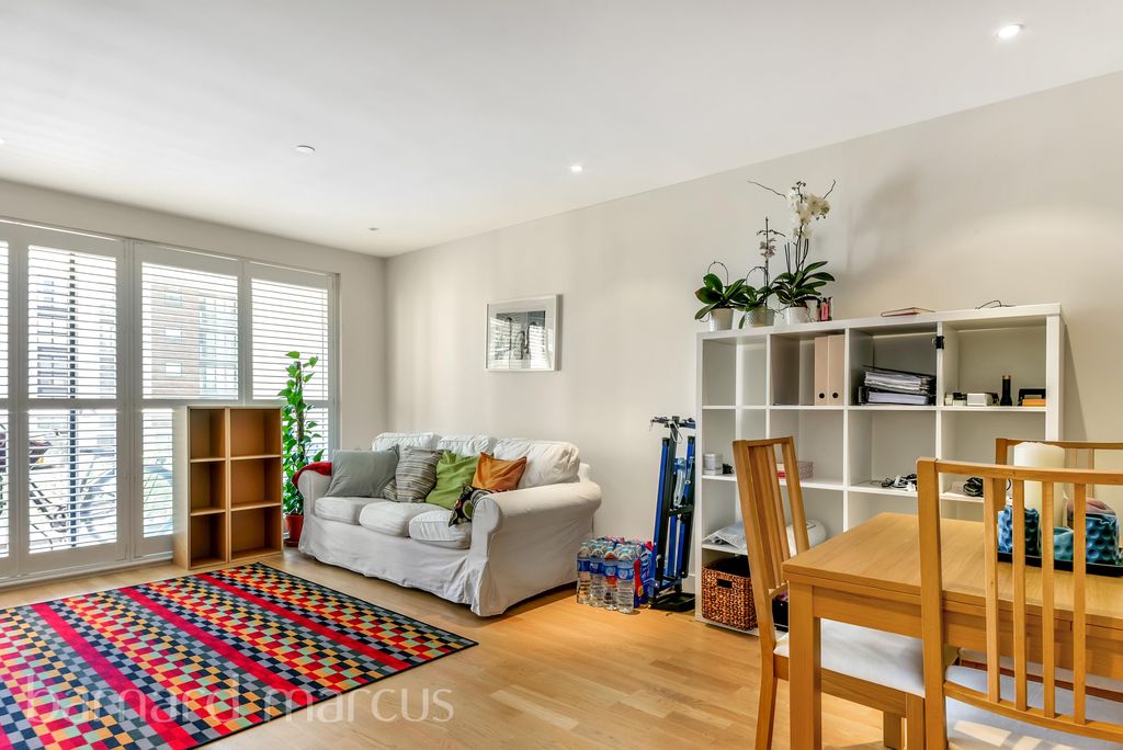 Property photo 1 of 7 Living Room