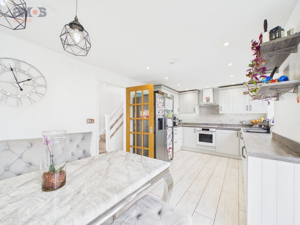 Property photo 2 of 25 4995604