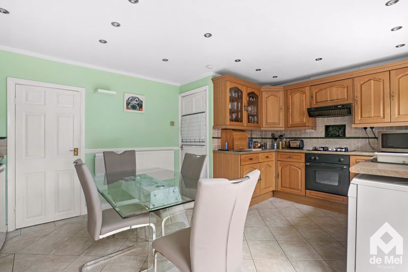 Property photo 3 of 12 Photo 6