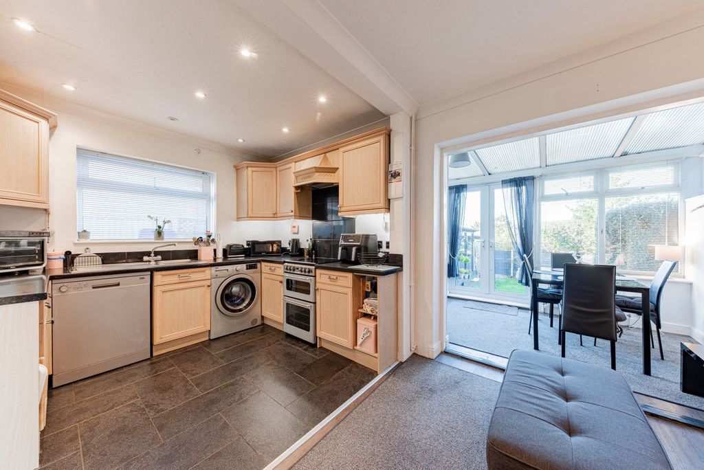 Property photo 3 of 21 Kitchen/Dining Room (1)