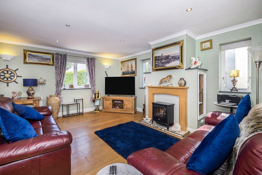 Property photo 2 of 21 Pbox-Img.Jpg