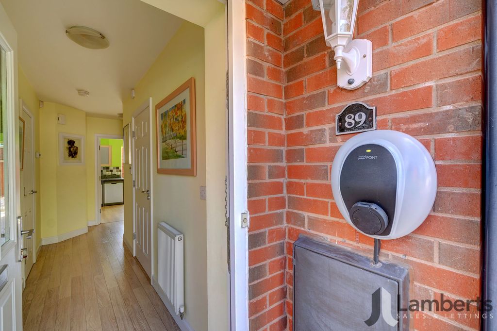 Property photo 2 of 19 Entrance Hallway