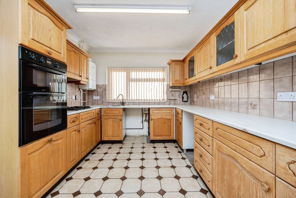 Property photo 2 of 17 Kitchen