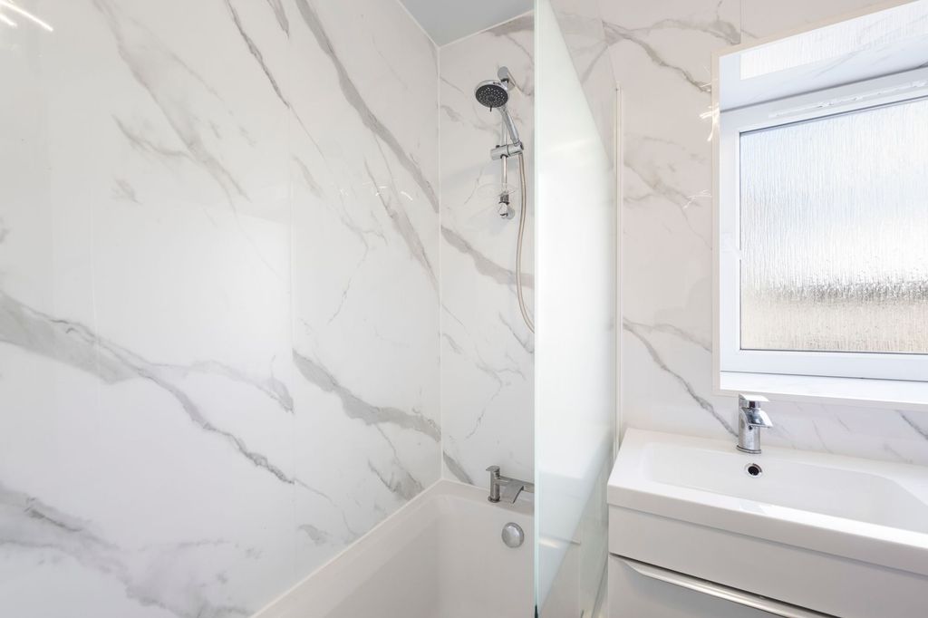 Property photo 3 of 22 Bathroom