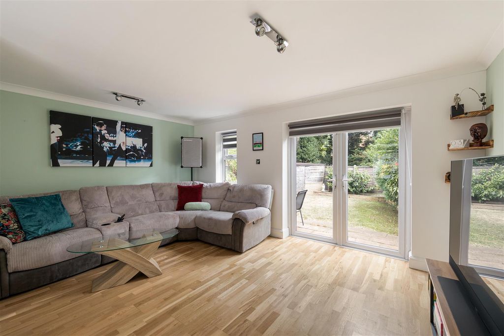 Property photo 3 of 38 Avon Way, E18