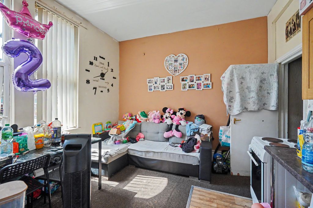 Property photo 3 of 19 Flats 1-4, 406 Alfreton Road, Nottingham Ng7 5Ng