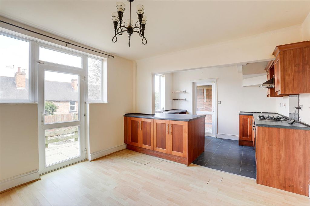 Property photo 2 of 18 4421.Jpg