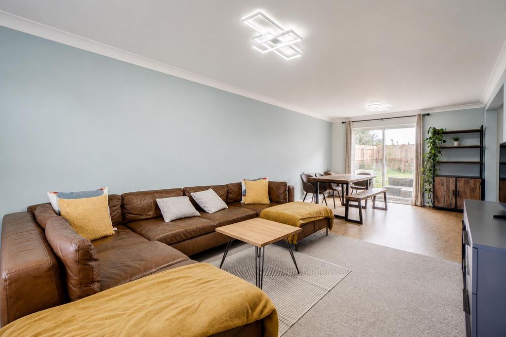 Property photo 2 of 19 8A5Ea495-5898-43F5-80c7-4d66c0ce8446.Png