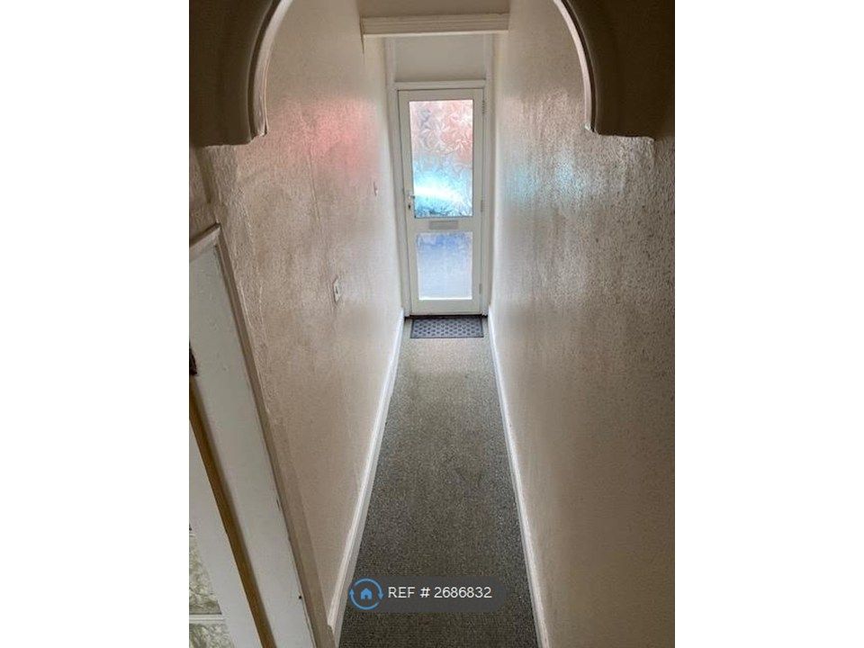 Property photo 3 of 6 Hallway