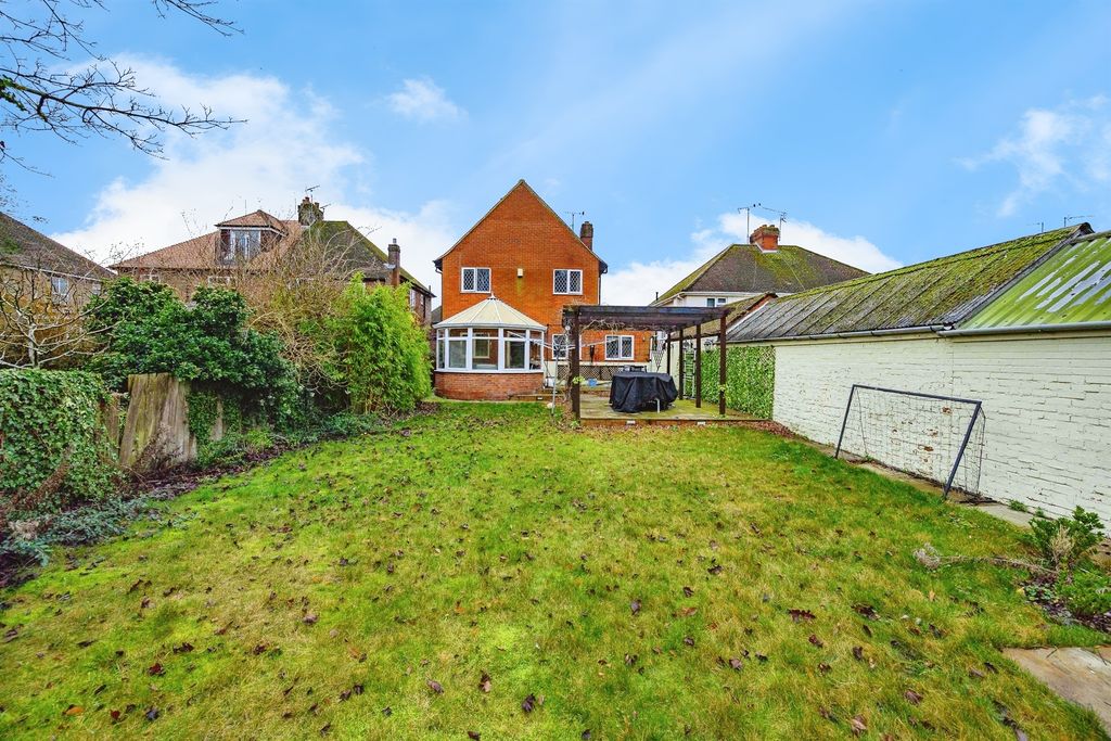 Property photo 2 of 20