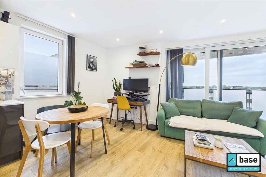 Property photo 1 of 16 Open Plan Living