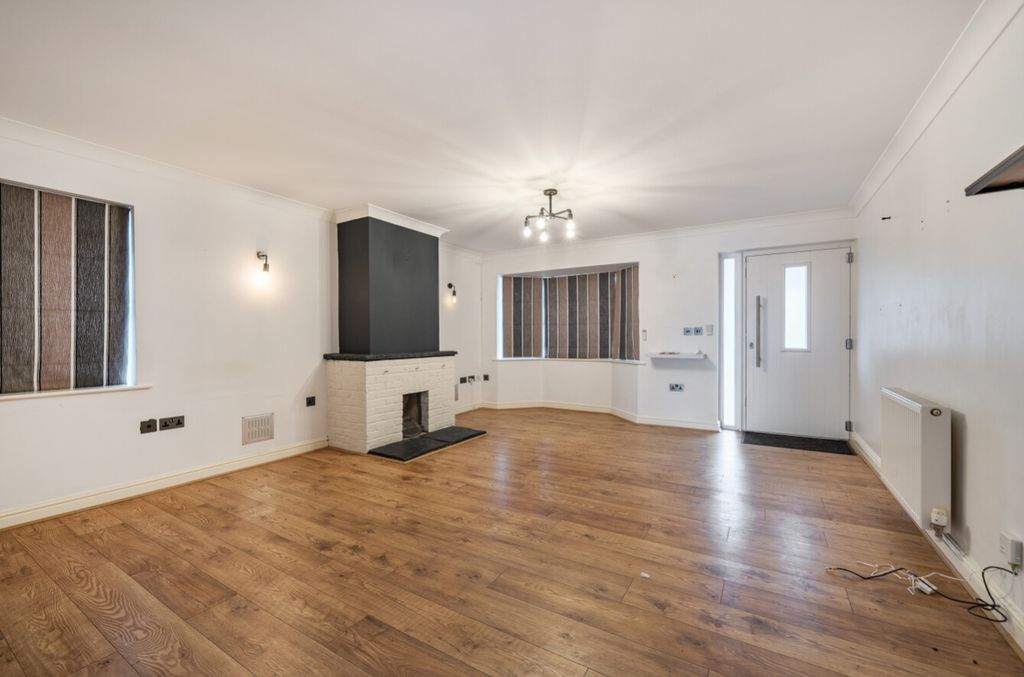 Property photo 3 of 25 1431714-17-69c69Dddd3Db0