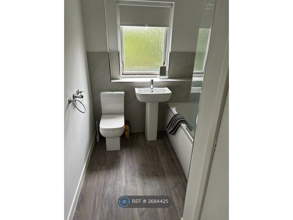 Property photo 2 of 7 Bathroom