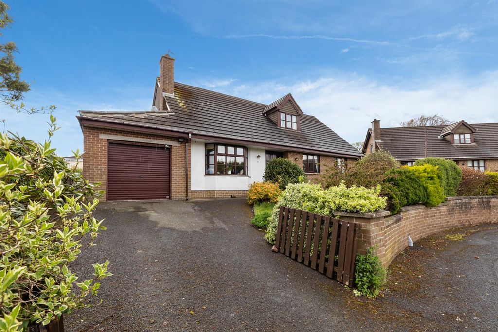 Property photo 1 of 35 16 Rowallane Dale 01.Jpg