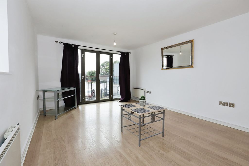 Property photo 2 of 11