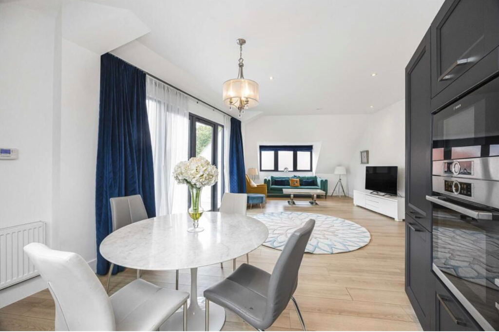 Property photo 3 of 18 Dining Room