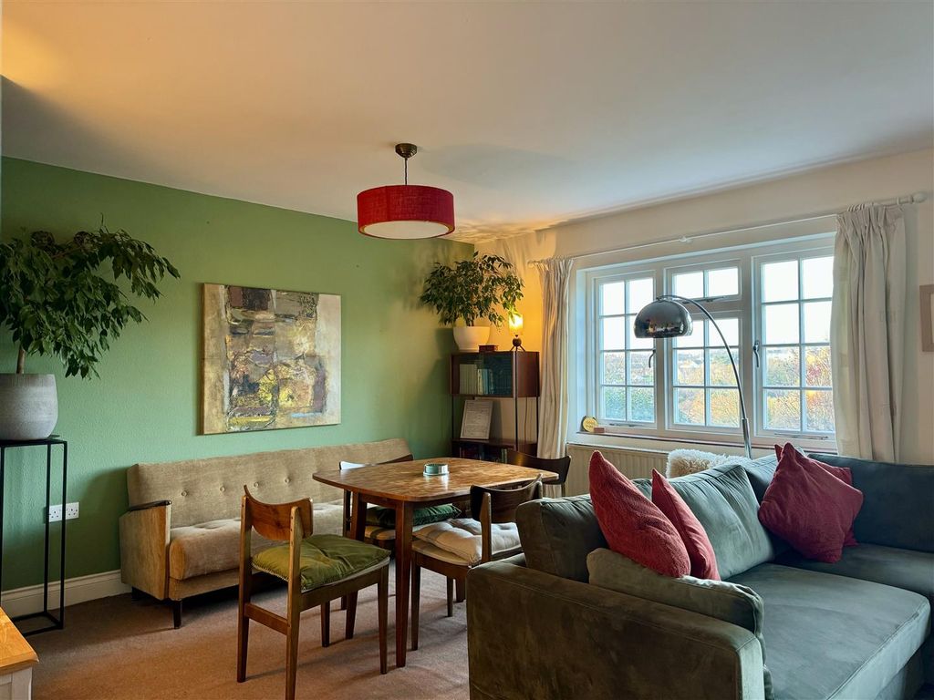 Property photo 3 of 33