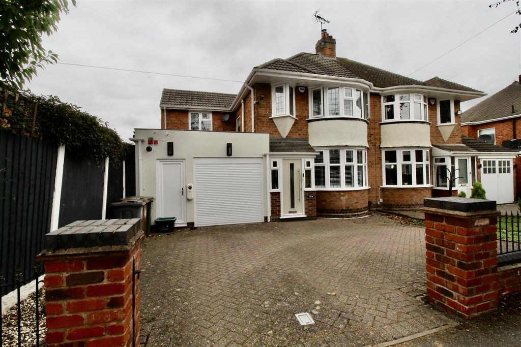 Property photo 1 of 30 Front Garden/Driveway