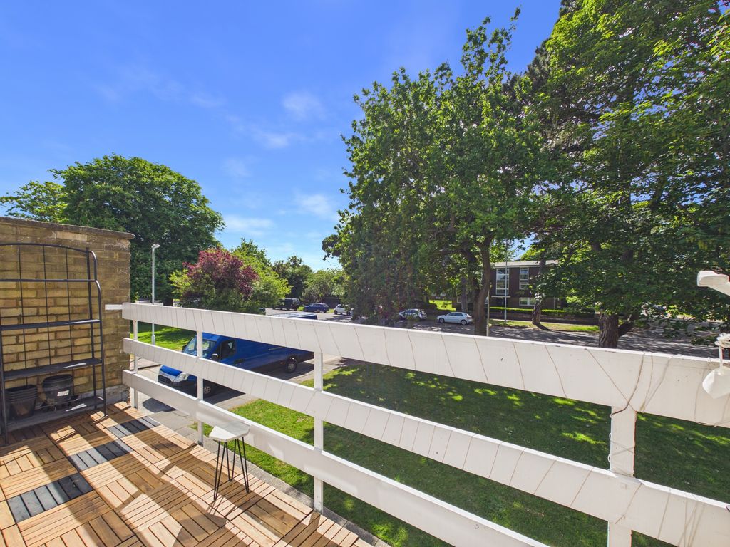 Property photo 2 of 8 Balcony